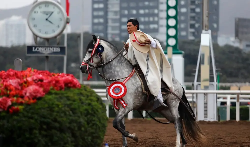 Martín Vizcarra recibió baño de popularidad en Hipódromo de Monterrico [GALERÍA]