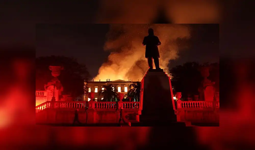 Incendio de gran magnitud arrasa el Museo Nacional de Brasil