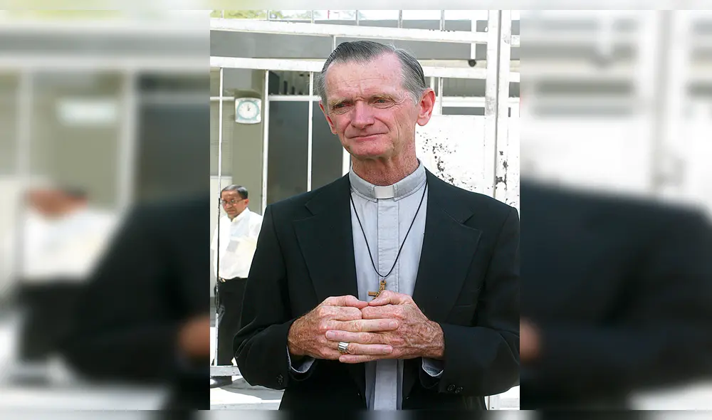 Monseñor pide atención. Monseñor pide atención.