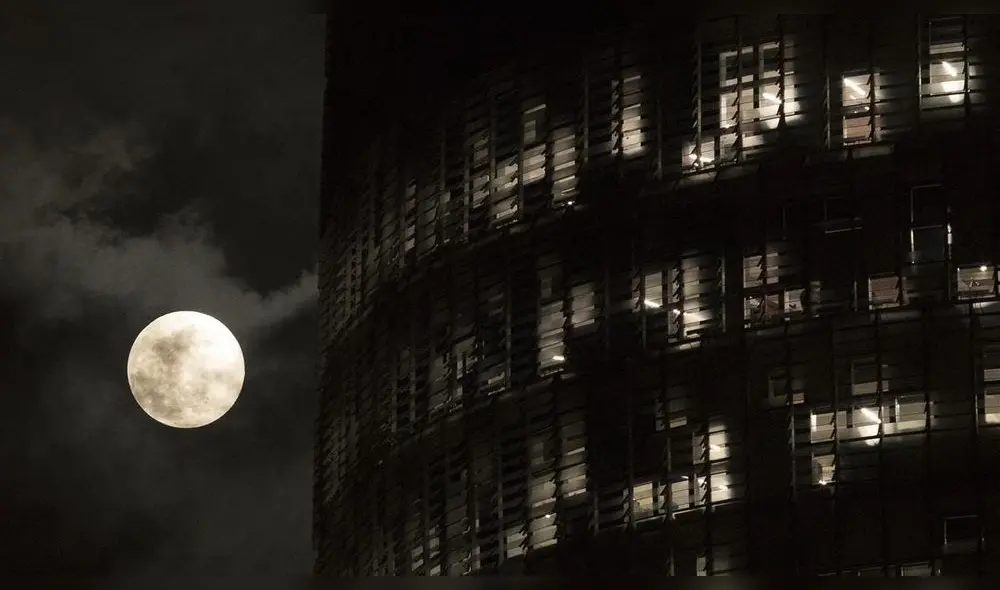 Fotografía de la última super luna en Barcelona. (Foto: Internet)