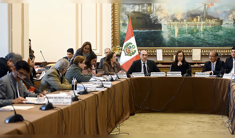 Debate. La mayoría de los especialistas citados en la comisión de constitución se oponían al proyecto de reforma política. Debate. La mayoría de los especialistas citados en la comisión de constitución se oponían al proyecto de reforma política.