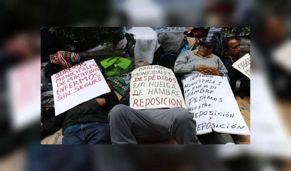 Exigencia. Extrabajadores de la municipalidad de Miraflores afirman que su despido fue injustificado, por lo que piden su reposición inmediata. (Foto: Jorge Cerdán / La República)