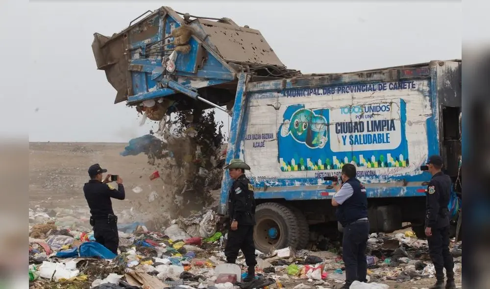 Camiones fueron intervenidos por la Policía Ambiental. No contaban con ninguna autorización.