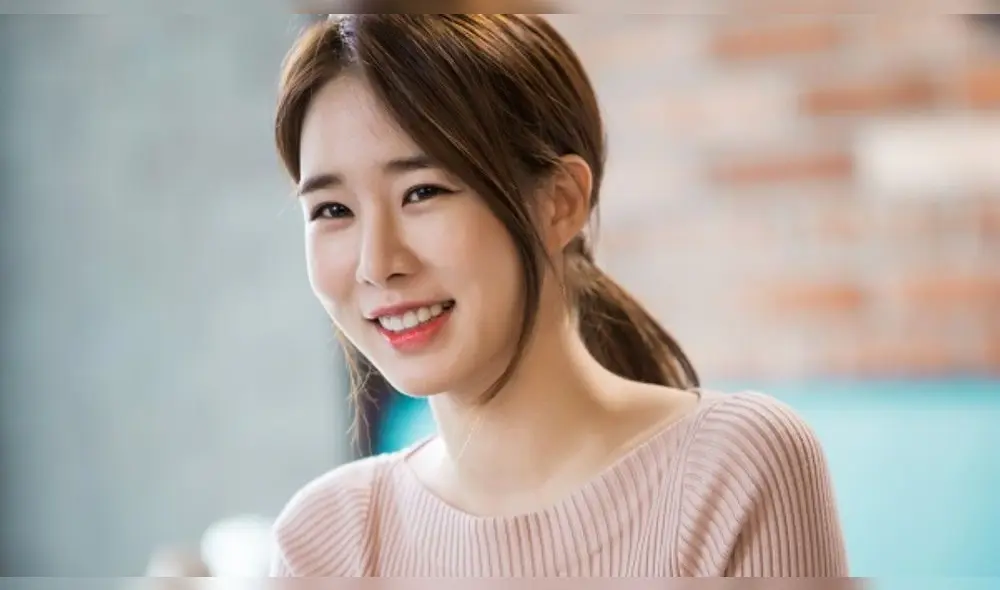 Yoo In Na reaparece con nuevo look que causa sensación en los fans.