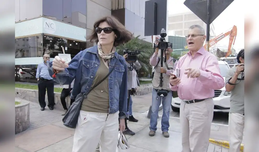 Familiares visitan a PPK en la clínica Anglo Americana [FOTO]