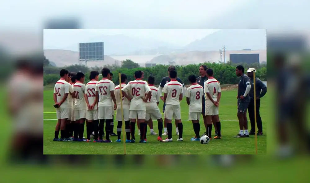 Universitario de Deportes: Hinchas cremas se unen y crean un tópico para los más juveniles Universitario de Deportes: Hinchas cremas se unen y crean un tópico para los más juveniles