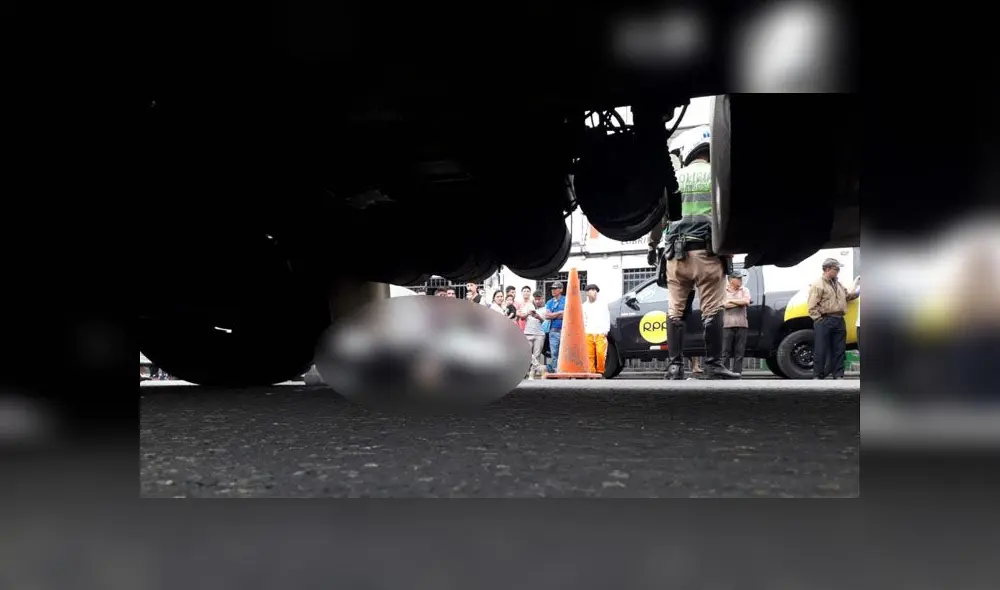 Hombre habría estado ingiriendo licor y quiso cruzar la pista. (Foto: Luis Villanueva / La República)