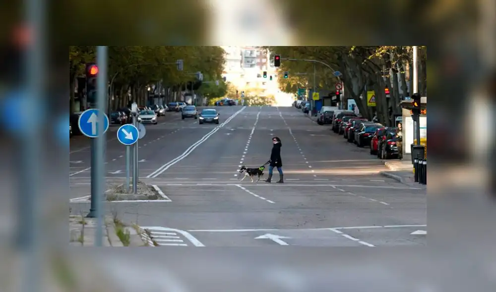 Para adoptar las medidas de flexibilización se realizará un estudio para conocer la cantidad de personas que superaron el coronavirus y de los asintomáticos. (Foto: Kiko Huesca / EFE)