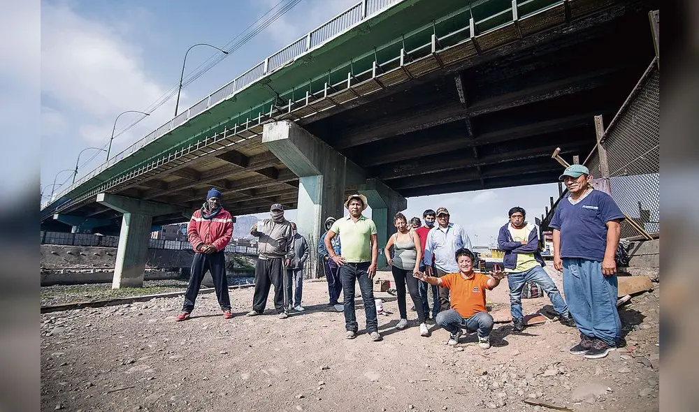 Convivencia. Los miembros de esta inusual comunidad aportan en lo que pueden para cobijarse y alimentarse. Muchos de ellos trabajaban antes de la pandemia como recicladores.  (Foto: John Reyes)