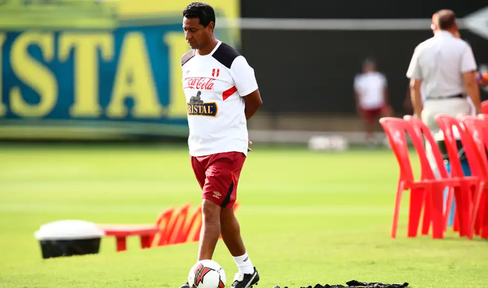 Nolberto Solano, asistente de Ricardo Gareca en la selección peruana. Nolberto Solano, asistente de Ricardo Gareca en la selección peruana.