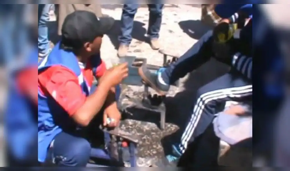 Denuncian a lustrabotas que cobró 28 soles a una mujer por limpiar sus zapatos [VIDEO]