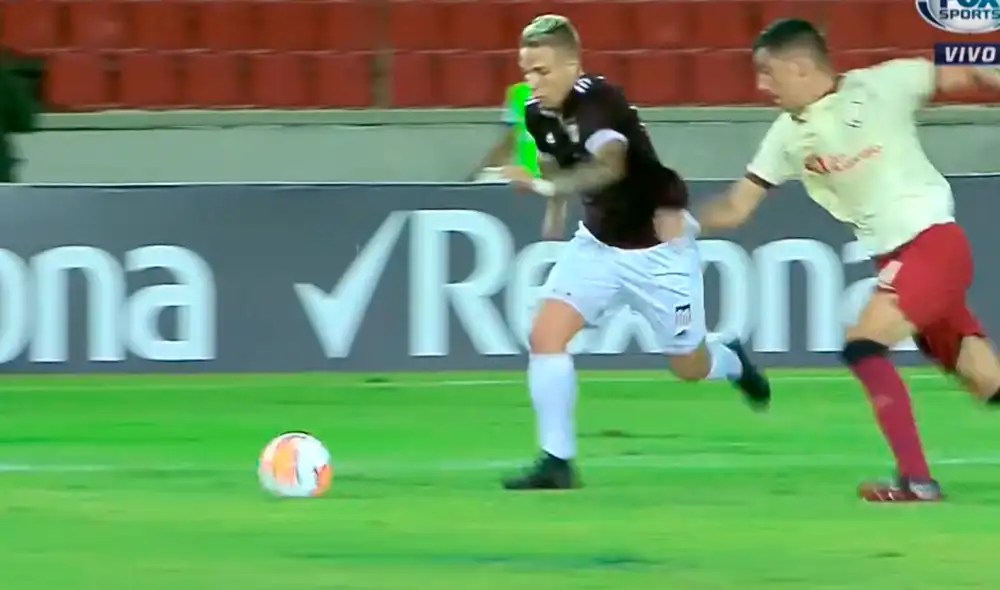 José Carvallo evitó el primer gol de Carabobo en el primer partido de la Copa Libertadores 2020. | Foto: Fox Sports 2