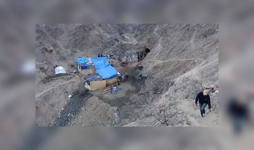 Mineros se encuentran atrapados dentro de socavón. Mineros se encuentran atrapados dentro de socavón.