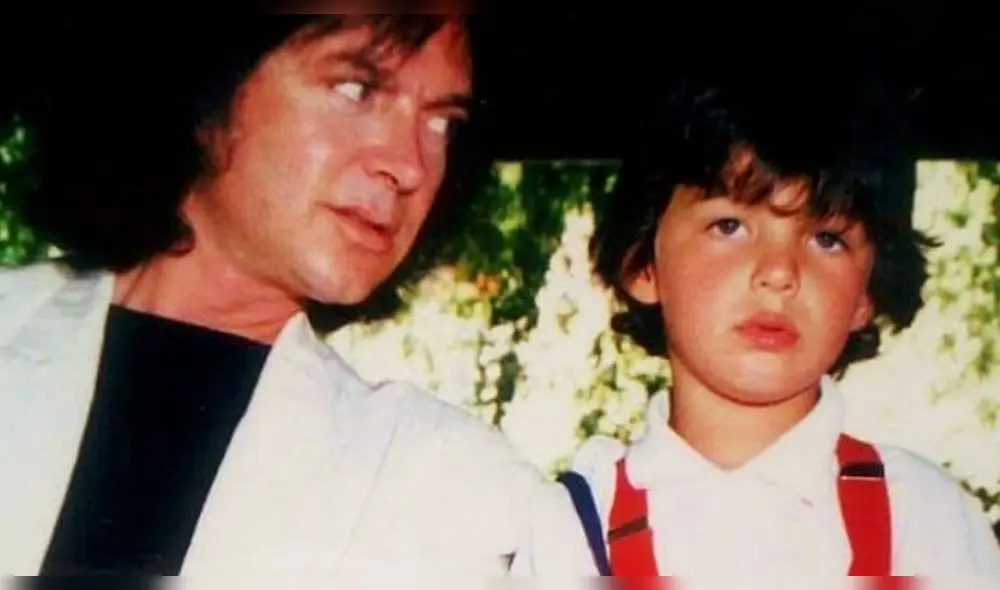El único hijo del cantante español lo recordó con un sensible mensaje