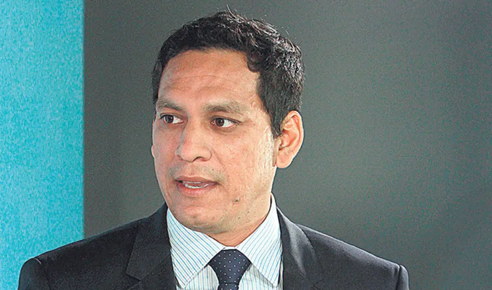 Carga. Valdez señala que los debates de madrugada dependerán de la urgencia del momento.