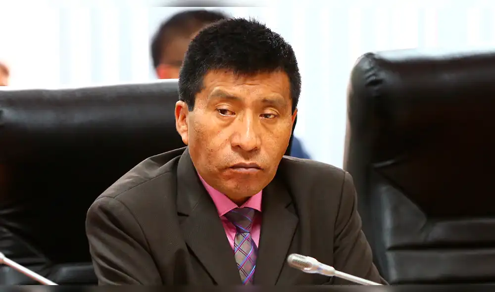 Moisés Mamani es denunciado constitucionalmente por tocamientos indebidos Moisés Mamani es denunciado constitucionalmente por tocamientos indebidos