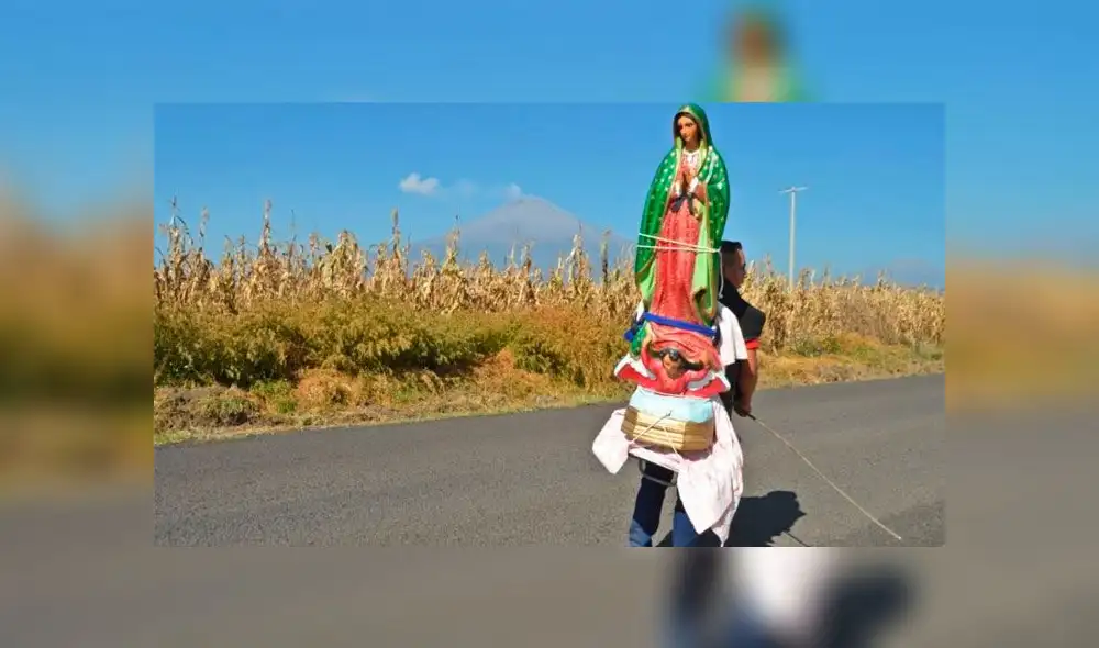 Manuel Jiménez camina con una estatua de la Virgen de Guadalupe en su espalda. Foto: El Heraldo. Manuel Jiménez camina con una estatua de la Virgen de Guadalupe en su espalda. Foto: El Heraldo.
