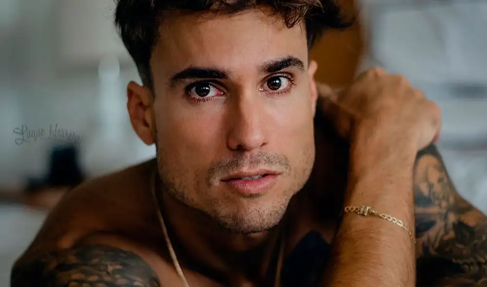 Gino Assereto escribió lo que parece ser la letra de una canción basada en sus experiencias de vida. Crédito: Instagram Ginoasseretocarpena