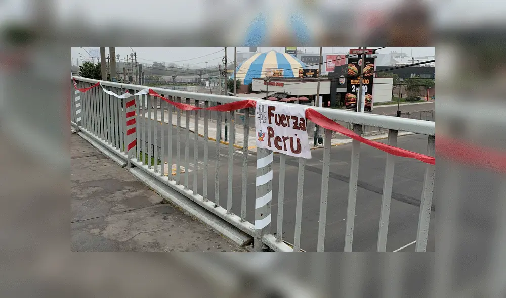 Los mensajes están acompañados de cadenetas con los colores blanco y rojo. Foto: porlawevaes / Twitter.
