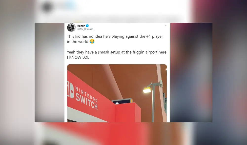 "Este niño no tiene idea que está jugando contra el número uno del mundo. Y sí, tienen una cabina de Super Smash Bros en el aeropuerto ahí". "Este niño no tiene idea que está jugando contra el número uno del mundo. Y sí, tienen una cabina de Super Smash Bros en el aeropuerto ahí".