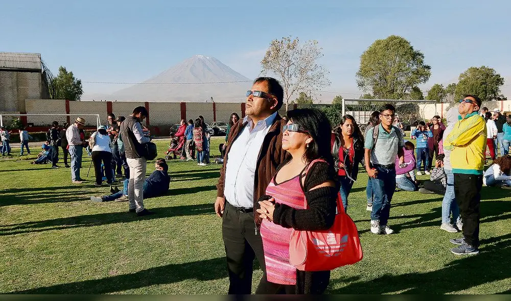 EVENTO. IGP repartió lentes con filtro especial. EVENTO. IGP repartió lentes con filtro especial.