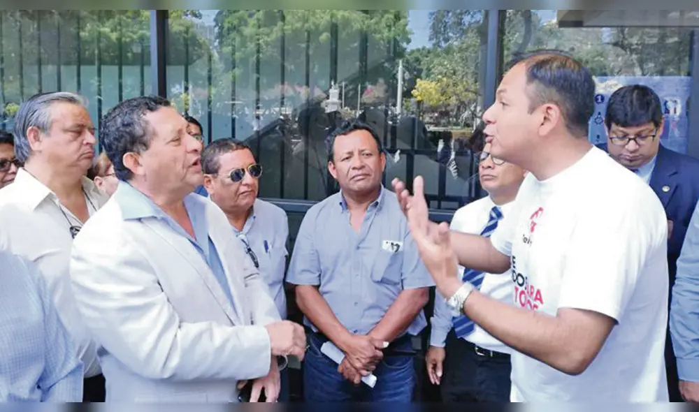 Retroceden. Trabajadores municipales suspenden paro tras llegar a acuerdos con alcalde. Retroceden. Trabajadores municipales suspenden paro tras llegar a acuerdos con alcalde.