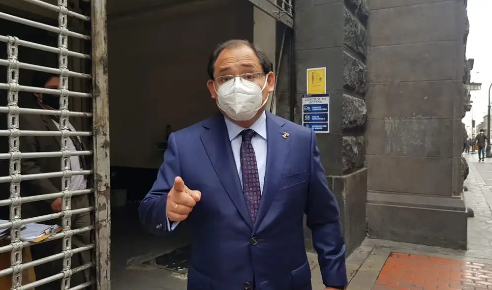 El abogado aclaró que entregó la documentación correspondiente a los dos despachos que investigan a Vizcarra. Foto:  Karla Cruz/URPI-GLR