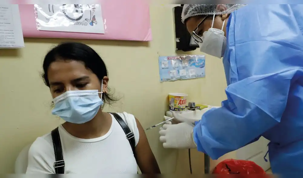 Chile no deja de ser el líder en vacunaciones en América Latina. Foto: EMOL Chile no deja de ser el líder en vacunaciones en América Latina. Foto: EMOL