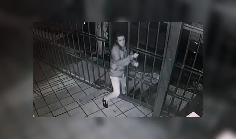 El video viral de Facebook registrado por una cámara registró el secreto oculto de un joven 'fiestero'. El video viral de Facebook registrado por una cámara registró el secreto oculto de un joven 'fiestero'.