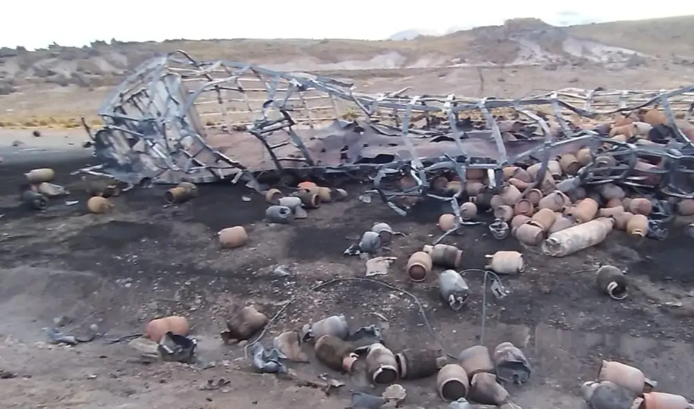 Camión con 200 balones de gas explotó en la carretera Arequipa -Puno