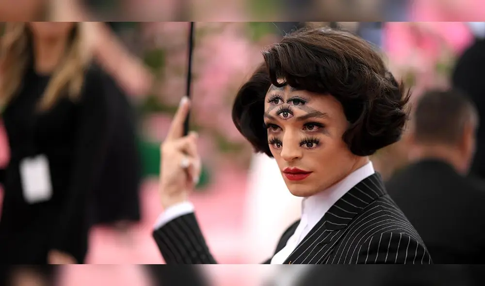 Ezra Miller expresó en el 2018 que se identifica como parte del género no binario. (Foto: Cosmpoitan)