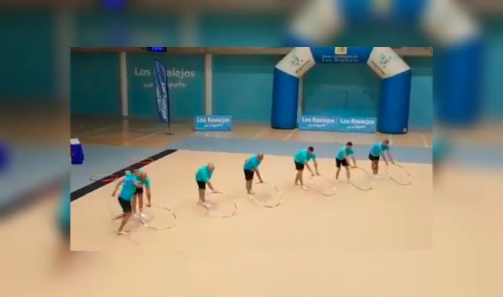 Papás bailaron en honor a sus hijas gimnastas y causaron furor entre el público asistente Papás bailaron en honor a sus hijas gimnastas y causaron furor entre el público asistente