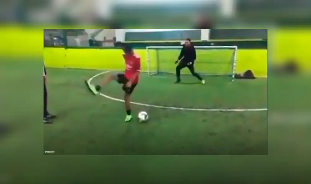 Facebook viral: futbolista patea increíble penal solo para burlarse del arquero [VIDEO]