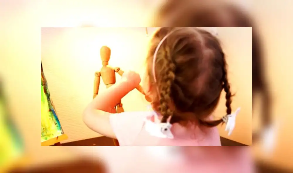 La menor testificó utilizando un muñeco para recrear lo que pasó con su hermano. Foto: referencial La menor testificó utilizando un muñeco para recrear lo que pasó con su hermano. Foto: referencial