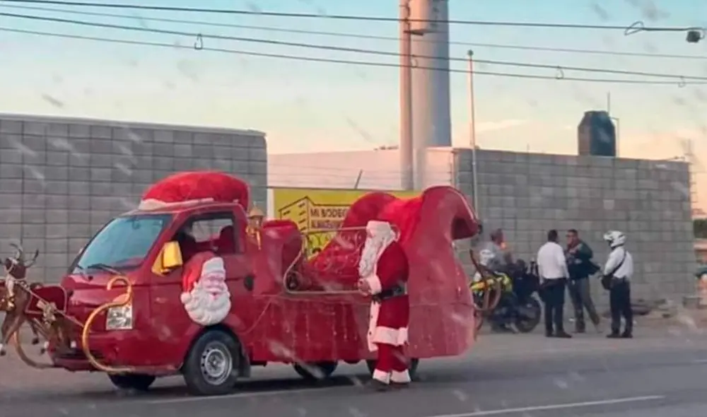 La fotografía se hizo viral debido que no es común que la policía infraccione a ‘Papa Noel’. Foto: captura de Facebook La fotografía se hizo viral debido que no es común que la policía infraccione a ‘Papa Noel’. Foto: captura de Facebook