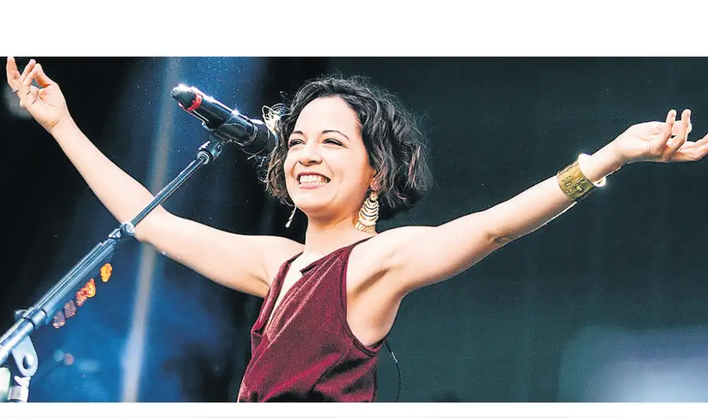 Natalia Lafourcade en Un canto por México