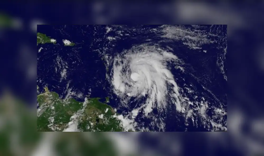 El huracán María ya alcanzó la categoría 5 y ha llegado a Dominica