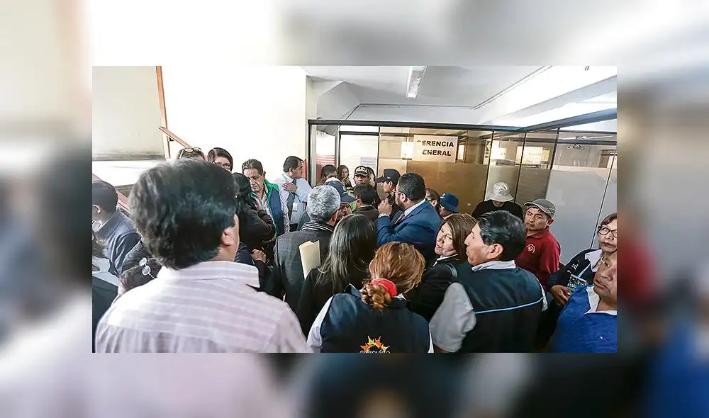 TRABAJADORES GOBIERNO REGIONAL 