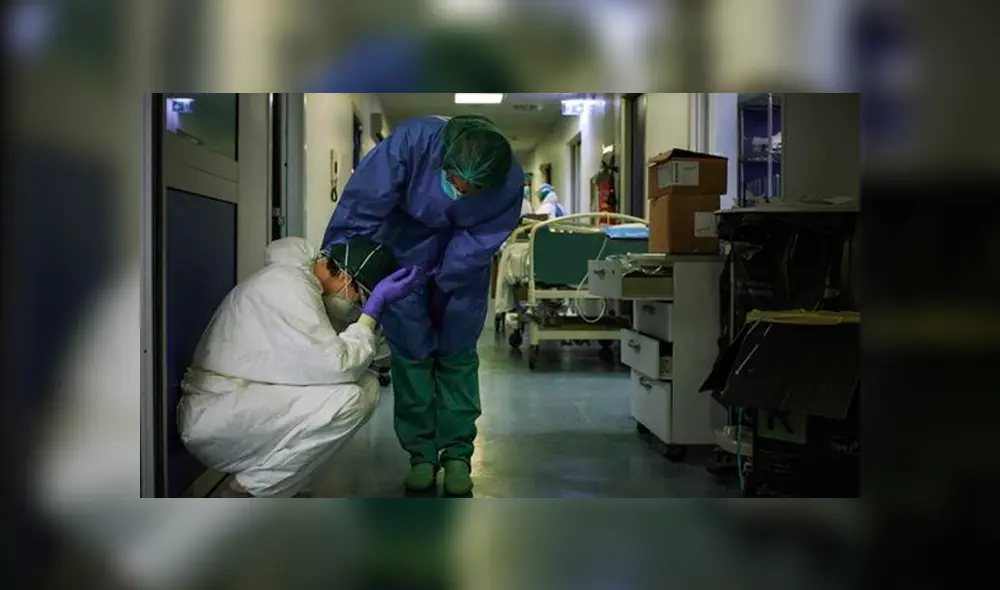 Los médicos, enfermeros, kinesiólogos y otros miembros de UCI se sienten exhaustos. Foto: AFP Los médicos, enfermeros, kinesiólogos y otros miembros de UCI se sienten exhaustos. Foto: AFP