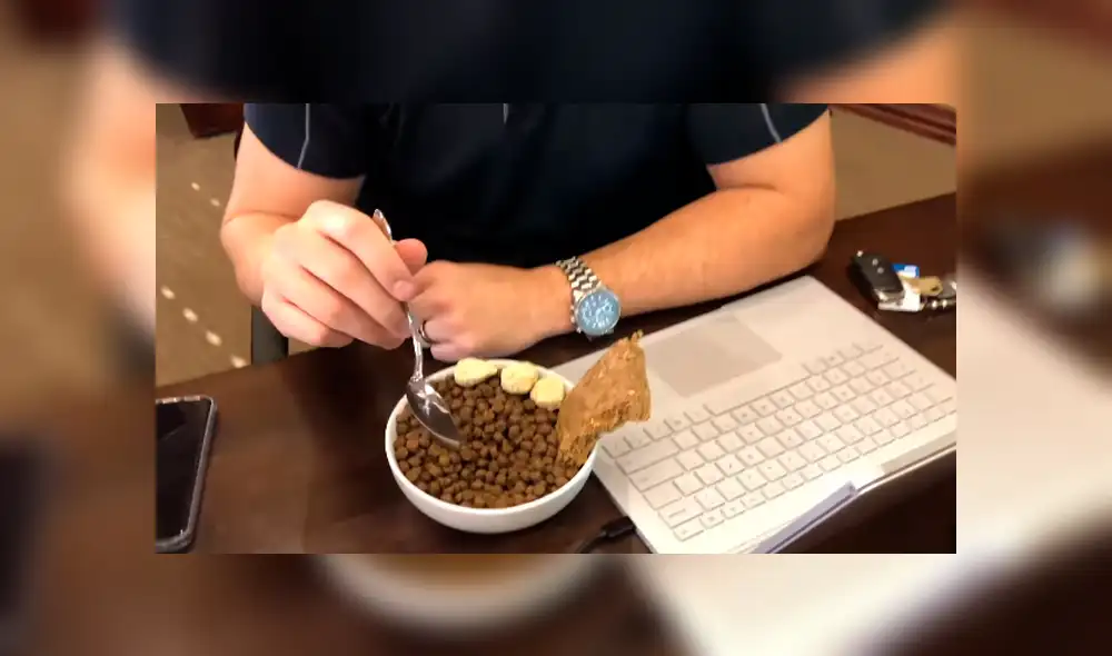Un hombre se hizo un reto personal en YouTube y se alimentó durante un mes con comida para perros.