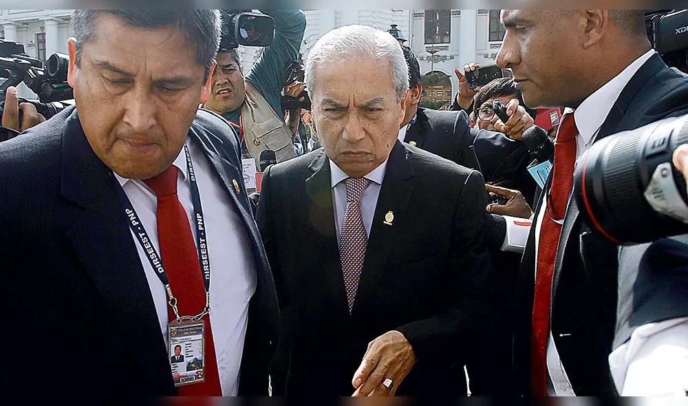 Chávarry reta a sus detractores y se aferra a la Fiscalía de la Nación Chávarry reta a sus detractores y se aferra a la Fiscalía de la Nación