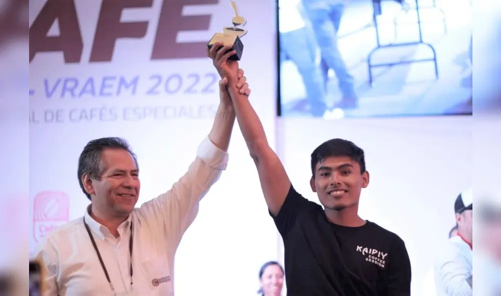 Junior Zanabria Alfaro, galardonado como el mejor catador de café peruano en Ficafé 2022. Foto: Difusión. Junior Zanabria Alfaro, galardonado como el mejor catador de café peruano en Ficafé 2022. Foto: Difusión.