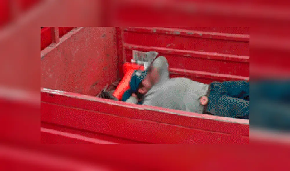 Google Maps: joven queda en shock al hacer zoom en vehículo rojo y descubrir imprudente acto [FOTOS]