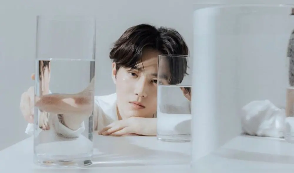 El EP tiene seis canciones: "O2", "Let's Love", "Made In You", "Starry Night", "Self-Portrait", "For You Know" (feat 윤하)