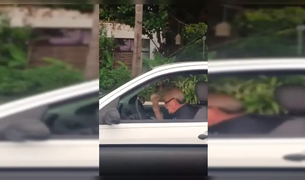 YouTube Viral: Abuelo metalero sorprende por su inusual forma de manejar [VIDEO]