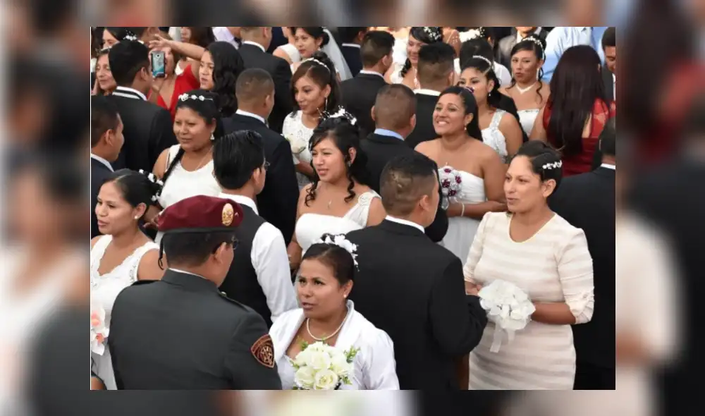 SMP: Por aniversario del distrito, alcalde preside matrimonio masivo de 187 parejas