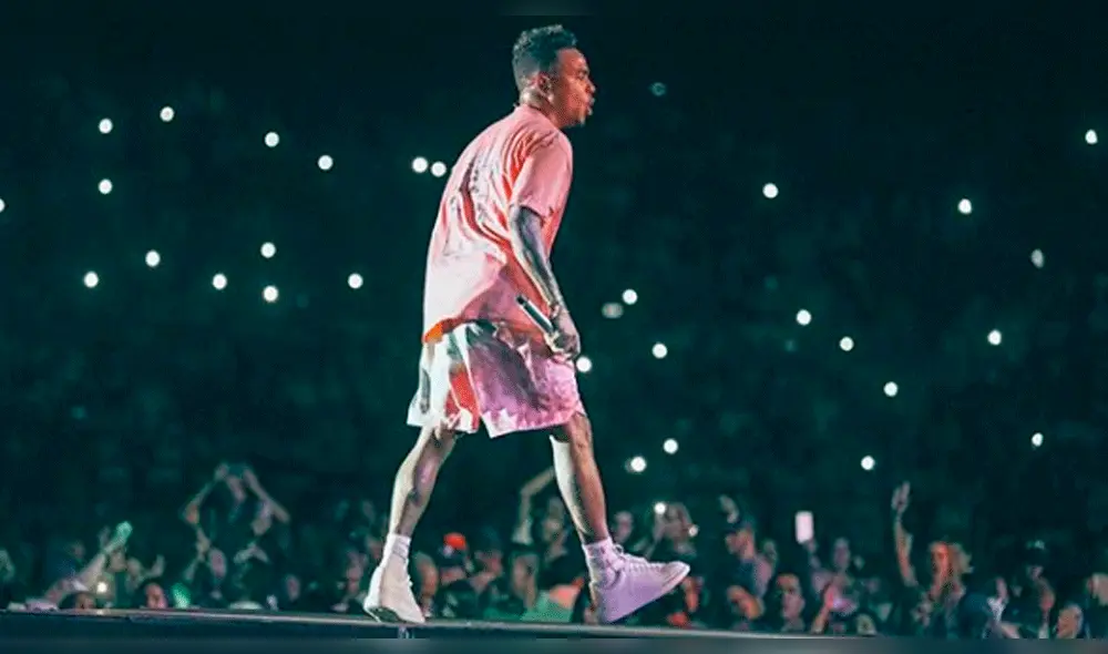 Ozuna sorprende a fans al difundir video desnudo cantando en la ducha