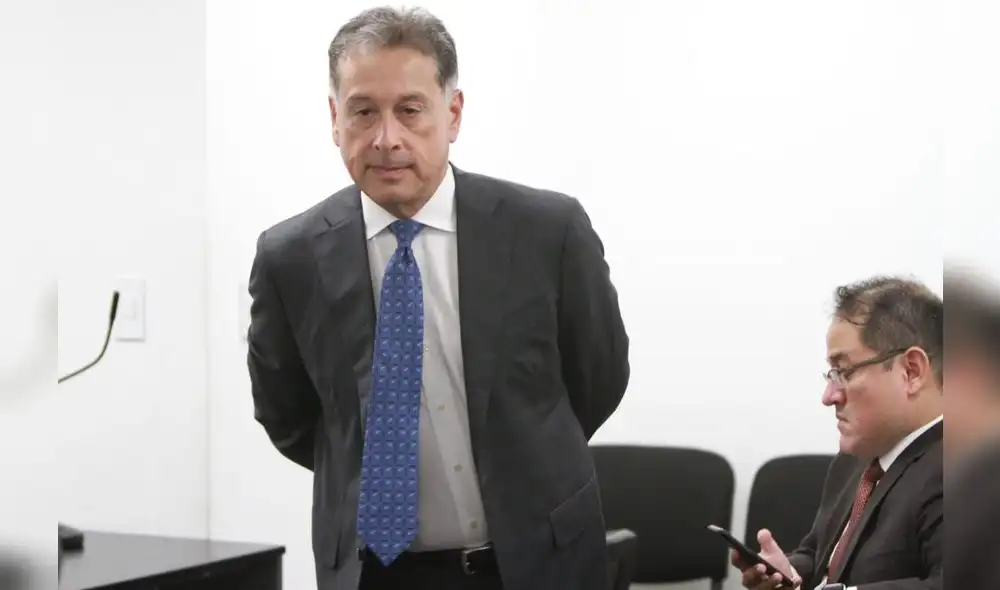Gerardo Seúlveda antes de que se retome la audiencia para evaluar pedido en su contra. Foto: Verónica Calderón/La República. Gerardo Seúlveda antes de que se retome la audiencia para evaluar pedido en su contra. Foto: Verónica Calderón/La República.