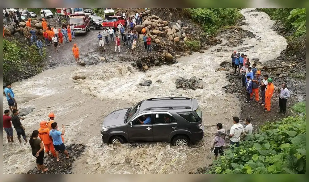 En Cusco, conductores deben realizar una serie de maniobras para cruzar ríos y riachuelos. En Cusco, conductores deben realizar una serie de maniobras para cruzar ríos y riachuelos.