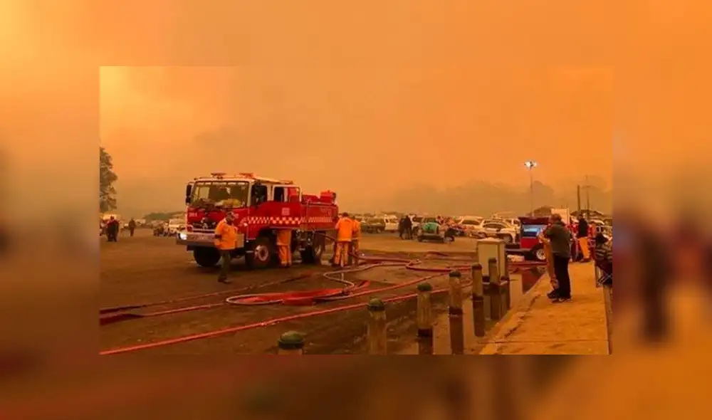 El cielo está en un tono rojizo y es imposible respirar debido al humo. Foto: Difusión El cielo está en un tono rojizo y es imposible respirar debido al humo. Foto: Difusión